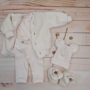 14cz komplet mis kurtka spodnie na szelkach czapka buciki.jpg