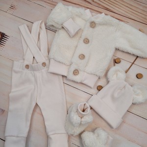 54cz komplet mis kurtka spodnie na szelkach czapka buciki.jpg