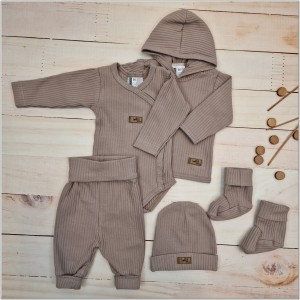 26 wyprawka dla noworodka do szpitala prążkowana.jpg