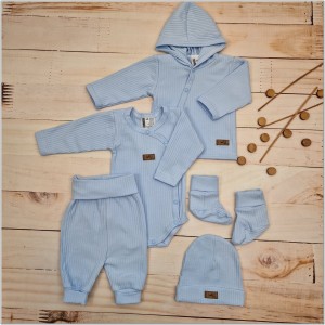 18 wyprawka dla noworodka do szpitala prążkowana.jpg