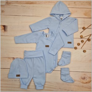 19 wyprawka dla noworodka do szpitala prążkowana.jpg