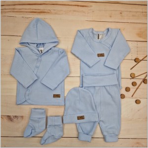 20 wyprawka dla noworodka do szpitala prążkowana.jpg