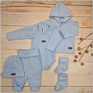 23 wyprawka dla noworodka do szpitala prążkowana.jpg