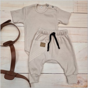 11 komplet body +spodnie prążek krótki rękaw.jpg