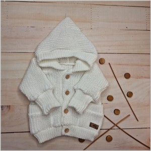 2 włóczkowy sweterek rozpinany z kapturem.jpg