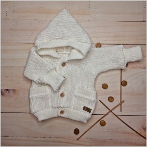 6 włóczkowy sweterek rozpinany z kapturem.jpg