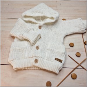 8 włóczkowy sweterek rozpinany z kapturem.jpg