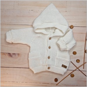 9 włóczkowy sweterek rozpinany z kapturem.jpg