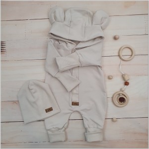 6 kombinezon dresowy + czapka beżowy .jpg