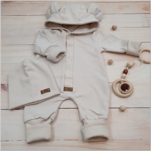 8 kombinezon dresowy + czapka beżowy .jpg