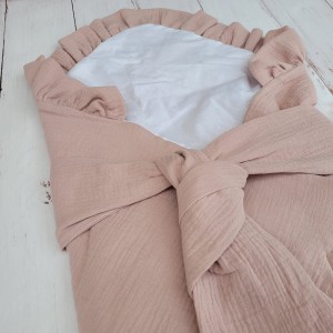 4miękki otulacz rożek śpiworek falbanka dziewczynka.jpg