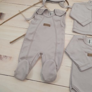 27$cz komplet wyprawka do szpitala śpiochy body czapka kaftanik.jpg