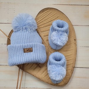 25włóczkowy komplet czapka buciki pompon wiosna jesiń zima niemowlę noworodek .JPG