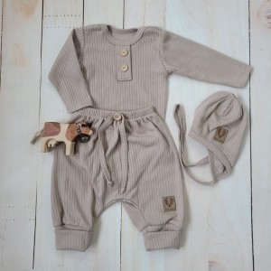 13częściowy komplet wyprawka chłopiec beż brąz body spodnie czapka wiosna lato jesień wyprawka do szp.JPG