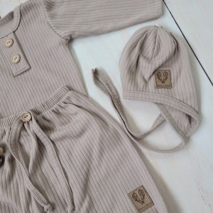 33częściowy komplet wyprawka chłopiec beż brąz body spodnie czapka wiosna lato jesień wyprawka do szp.JPG