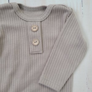 43częściowy komplet wyprawka chłopiec beż brąz body spodnie czapka wiosna lato jesień wyprawka do szp.JPG