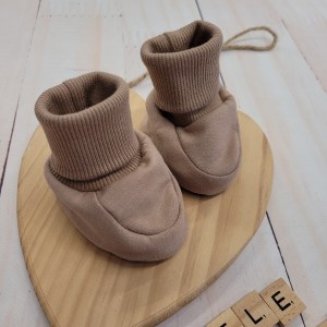  KAZUM Buciki niemowlęce, materiałowe buciko-skarpetki caffe mokka 56-86