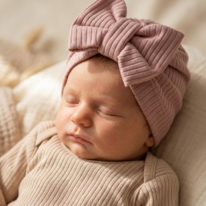 Czapka prążkowana z kokardą rozmiar 0-6miesięcy  6-12miesięcy 1-3lat brudny róż