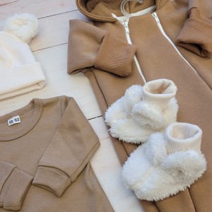 3stylizacja wiosna kombinezon legginsy sweterek dodatki wiosna jesień niemowlę noworodek wyjście ze s.jpg