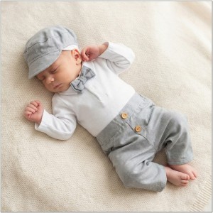 4-cz modny garniturek do chrztu, komplet elegancki  body  z długim rękawem + spodnie z drewnianymi guzikami  56-86 szary