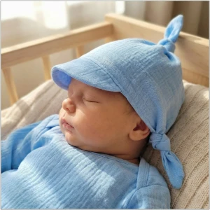 Letnia czapeczka muślinowa wiązana  56-86 błękitna baby blue