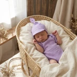 Letnia czapeczka muślinowa wiązana  56-86 lila