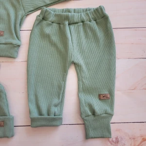 13 cz komplet sweter bluza spodnie czapka niemowlę noworodek elastyczny wyjście ze szpital awyprawka .jpg