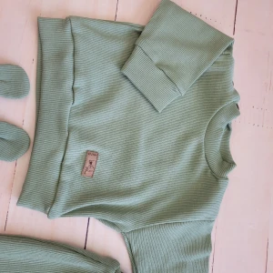 33 cz komplet sweter bluza spodnie czapka niemowlę noworodek elastyczny wyjście ze szpital awyprawka .jpg