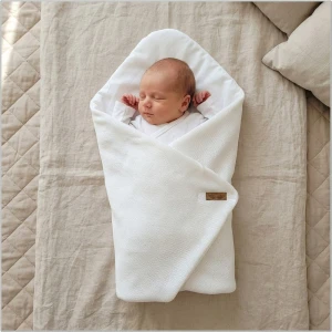 Ciepły rożek becik mięciutki włóczkowy biały