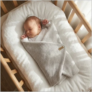 Ciepły rożek becik mięciutki włóczkowy beżowy