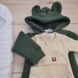 2Stylizacja propozycja jesień wiosna kombinezon ocielana dresówka czapka otulacz śpiworek do fotelika.jpg