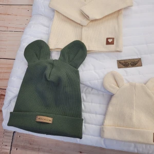 3Stylizacja propozycja jesień wiosna kombinezon ocielana dresówka czapka otulacz śpiworek do fotelika.jpg