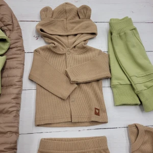 3wyprawka wyjście ze szpitala niemowlę noworodek otulacz do auta do fotelika spacer dres stylizacja w.jpg