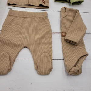 4wyprawka wyjście ze szpitala niemowlę noworodek otulacz do auta do fotelika spacer dres stylizacja w.jpg