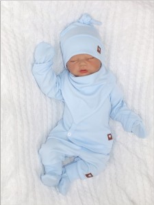 Wyprawka gładka niebieska. Kompletna wyprawka.  Bawełniana wyprawka. Wyprawka do szpitala. Zestaw dla noworodka. Wyprawka na prezent. Wyprawka dla noworodka.
Unikalny komplet.