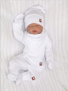 Wyprawka gładka biała. Kompletna wyprawka.  Bawełniana wyprawka. Wyprawka do szpitala. Zestaw dla noworodka. Wyprawka na prezent. Wyprawka dla noworodka.
Unikalny komplet.