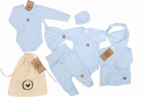 Wyprawka gładka niebieska. Kompletna wyprawka.  Bawełniana wyprawka. Wyprawka do szpitala. Zestaw dla noworodka. Wyprawka na prezent. Wyprawka dla noworodka.
Unikalny komplet.