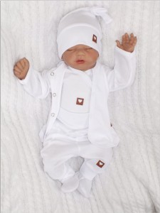 Wyprawka gładka biała. Kompletna wyprawka.  Bawełniana wyprawka. Wyprawka do szpitala. Zestaw dla noworodka. Wyprawka na prezent. Wyprawka dla noworodka.
Unikalny komplet.