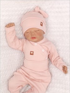 Wyprawka gładka różowa. Kompletna wyprawka.  Bawełniana wyprawka. Wyprawka do szpitala. Zestaw dla noworodka. Wyprawka na prezent. Wyprawka dla noworodka.
Unikalny komplet.