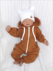 Dresowy bawełniany wiosenny, letni, jesienny kombinezon niemowlęcy. Pajac dla niemowlaka cynamonowy. Dres dla noworodka