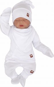 Wyprawka gładka biała. Kompletna wyprawka.  Bawełniana wyprawka. Wyprawka do szpitala. Zestaw dla noworodka. Wyprawka na prezent. Wyprawka dla noworodka.
Unikalny komplet.