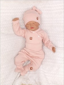 Wyprawka gładka różowa. Kompletna wyprawka.  Bawełniana wyprawka. Wyprawka do szpitala. Zestaw dla noworodka. Wyprawka na prezent. Wyprawka dla noworodka.
Unikalny komplet.