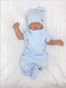 Wyprawka gładka niebieska. Kompletna wyprawka.  Bawełniana wyprawka. Wyprawka do szpitala. Zestaw dla noworodka. Wyprawka na prezent. Wyprawka dla noworodka.
Unikalny komplet.