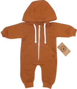 Dresowy bawełniany wiosenny, letni, jesienny kombinezon niemowlęcy. Pajac dla niemowlaka cynamonowy. Dres dla noworodka
