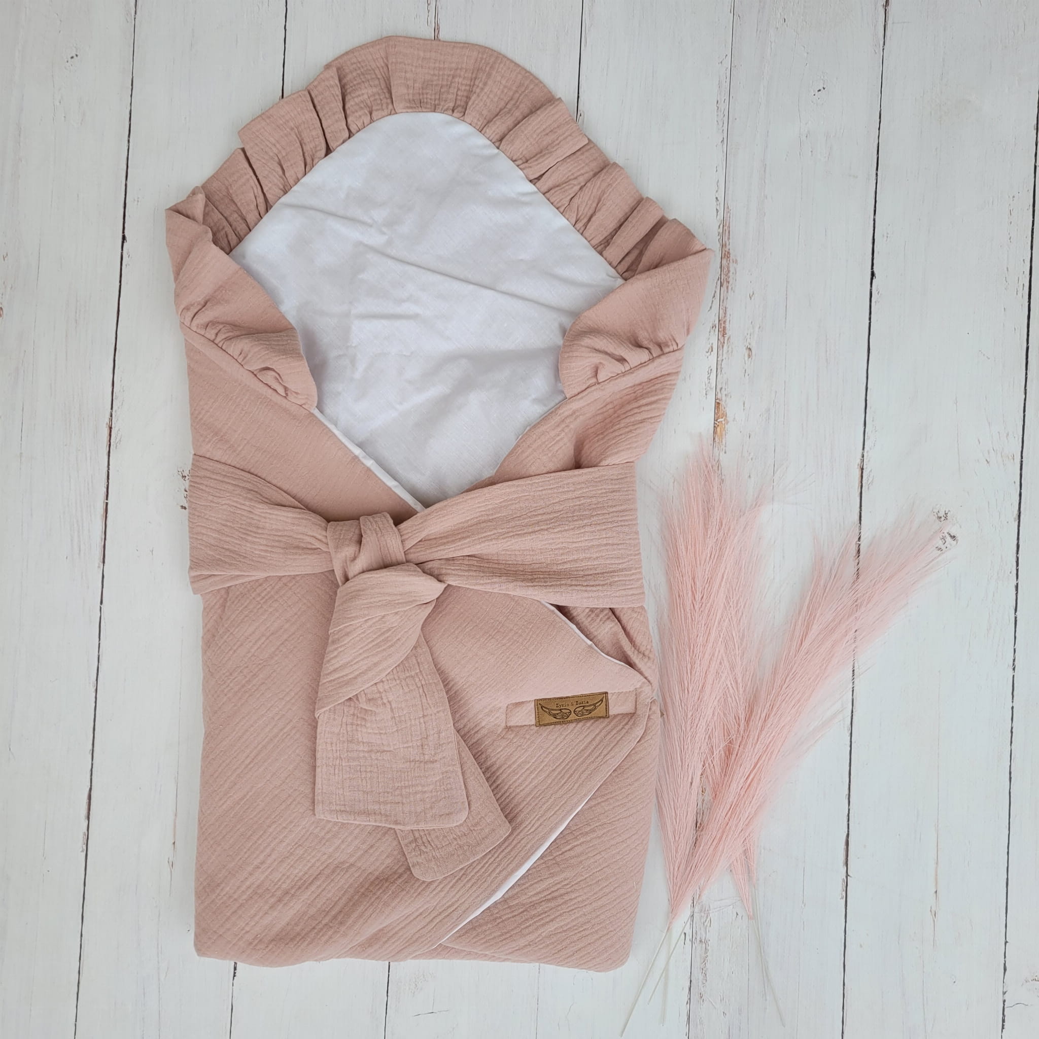 5miękki otulacz rożek śpiworek falbanka dziewczynka.jpg